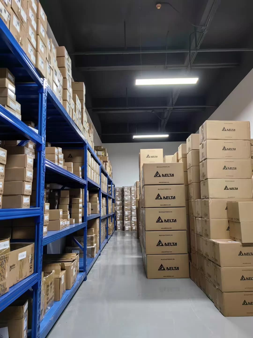 100% visiškai naujas originalus ir originalus Delta ECM-E3M-E21310SSE Dažnio keitikliai Pavaros servo variklis
