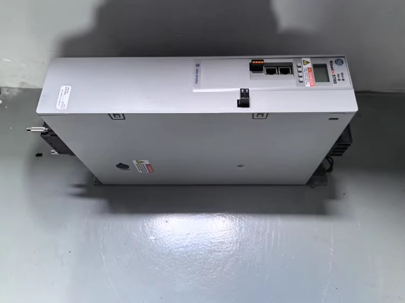 2198-P208 Kinetix 5700 servo, visiškai naujas ir tikras Greitas pristatymas