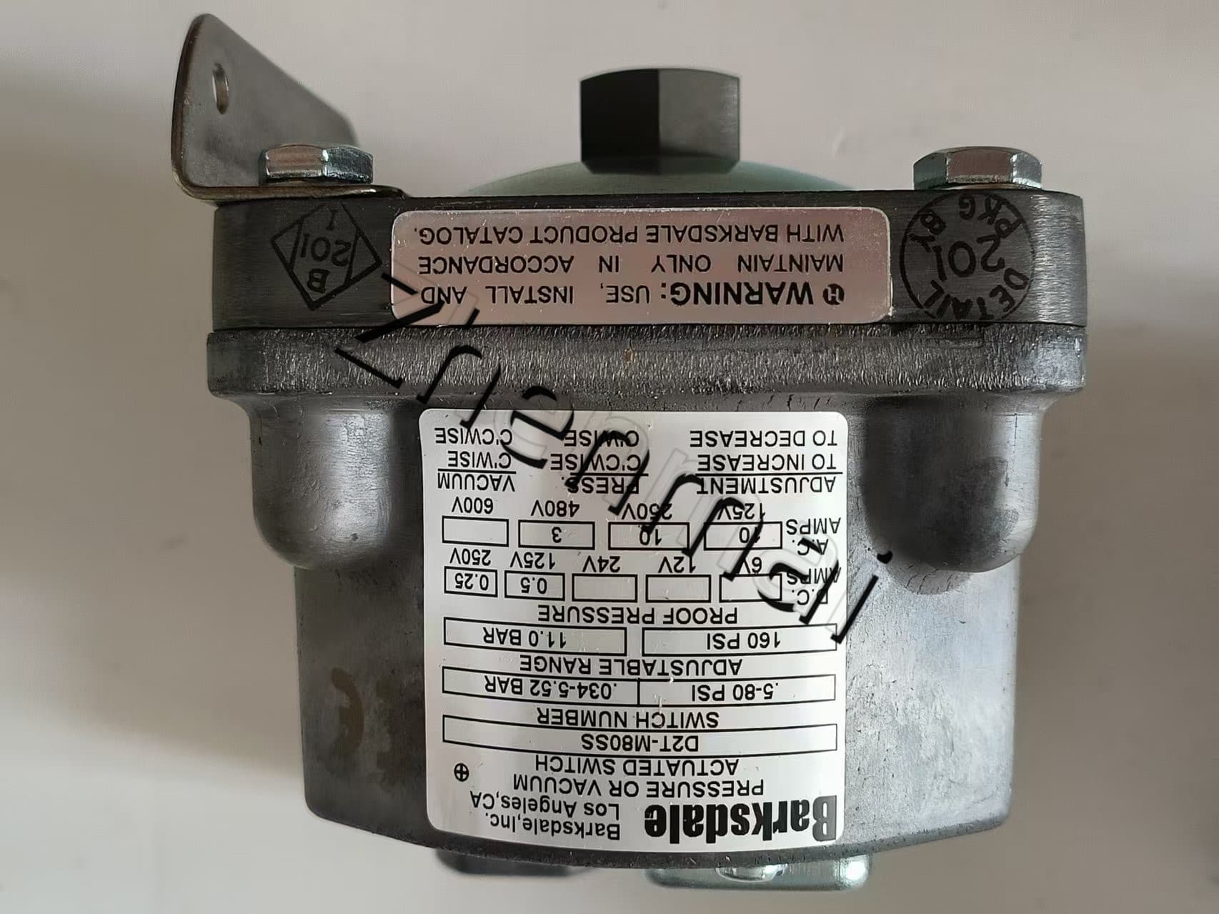 Visiškai naujas originalus Barksdale D2T-M80SS slėgio jutiklis Lygio jungiklis Srauto jungiklis Slėgio jungiklis Greitas pristatymas