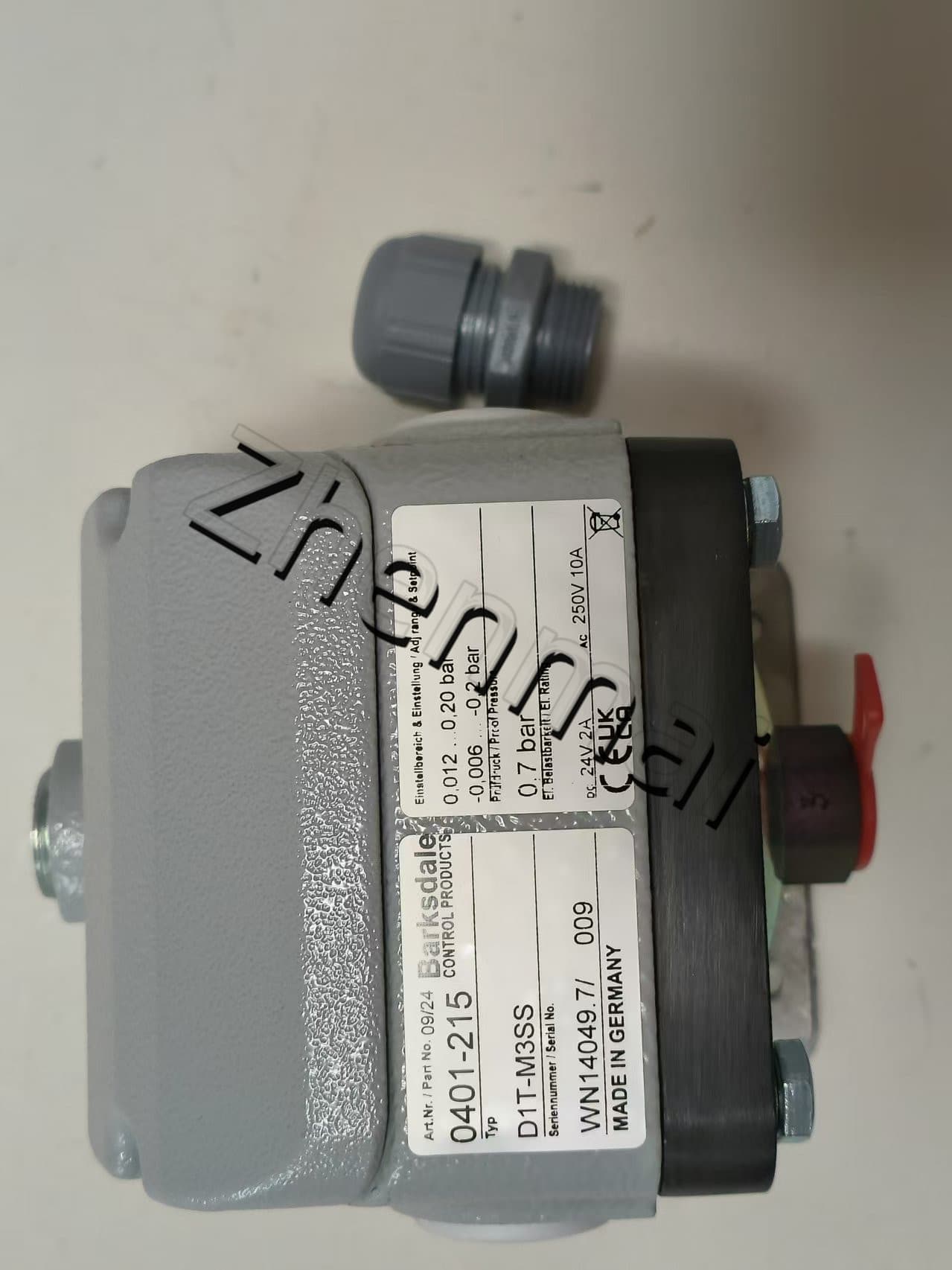Visiškai naujas originalus Barksdale DD1T-M3SS 0401-215 slėgio jutiklis Lygio jungiklis Srauto jungiklis Slėgio jungiklis Greitas pristatymas
