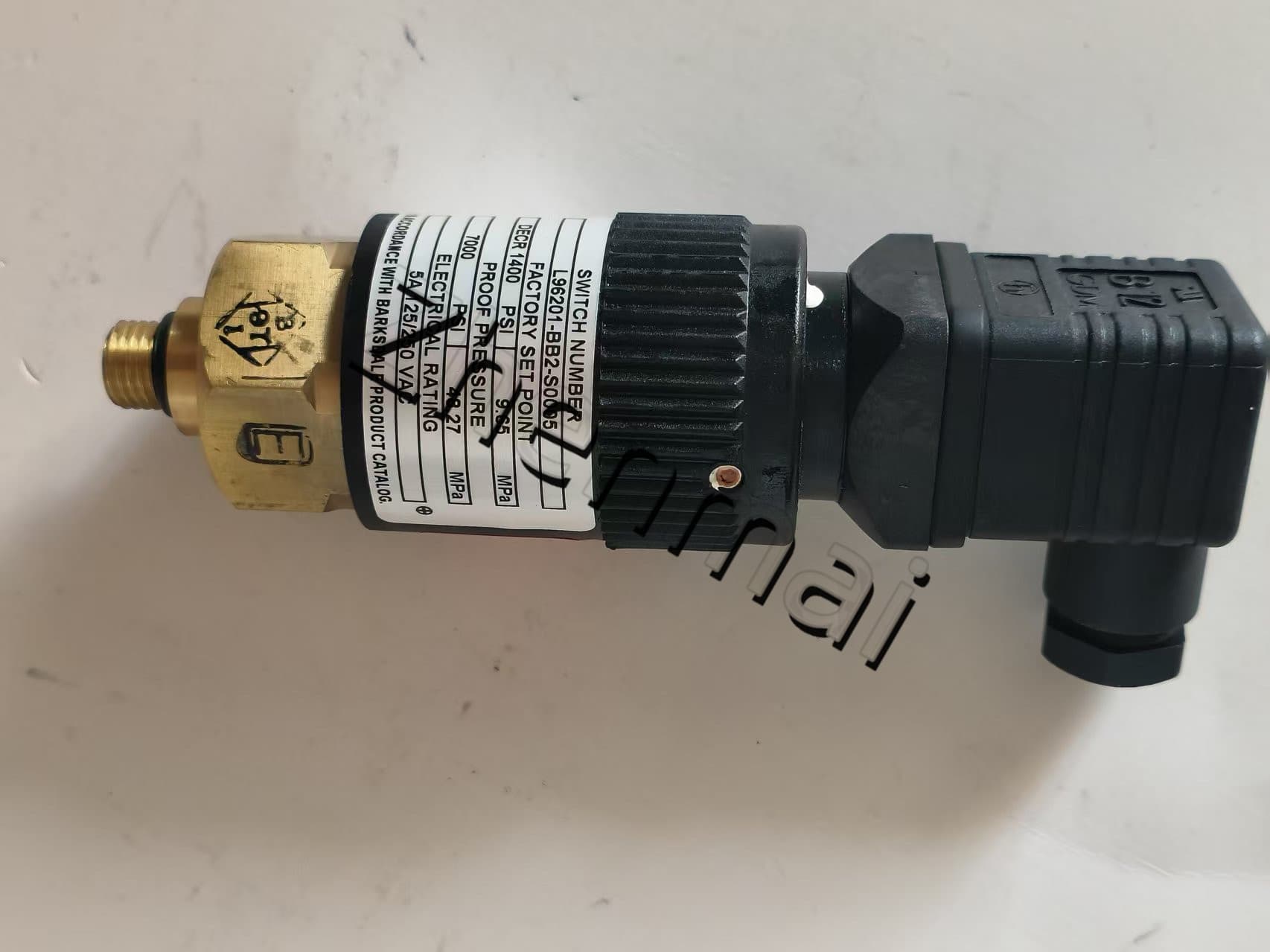 Visiškai naujas originalus Barksdale L96201-BB2-S0005 slėgio jutiklis Lygio jungiklis Srauto jungiklis Slėgio jungiklis Greitas pristatymas