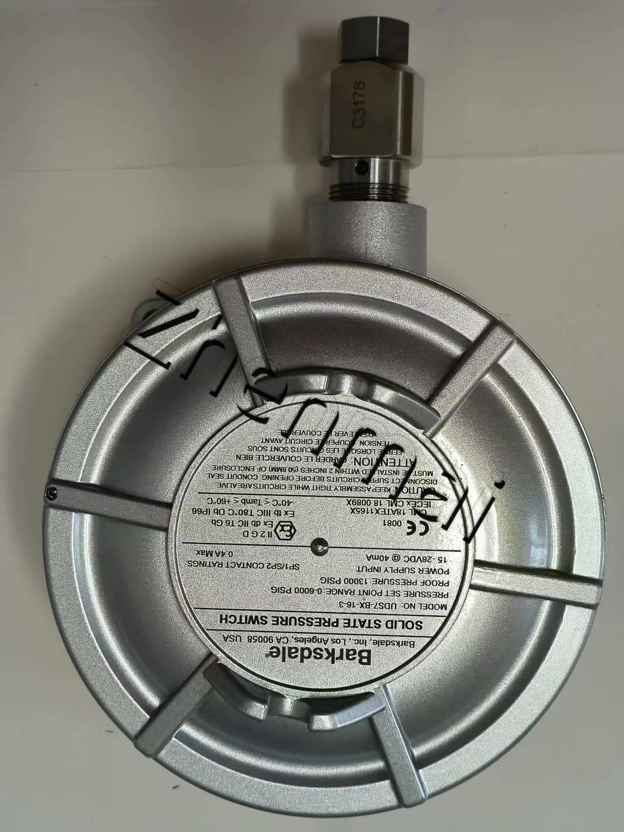 Visiškai naujas originalus Barksdale UDS7-BX-16-3 0427U002 slėgio jutiklis Lygio jungiklis Srauto jungiklis Slėgio jungiklis Greitas pristatymas
