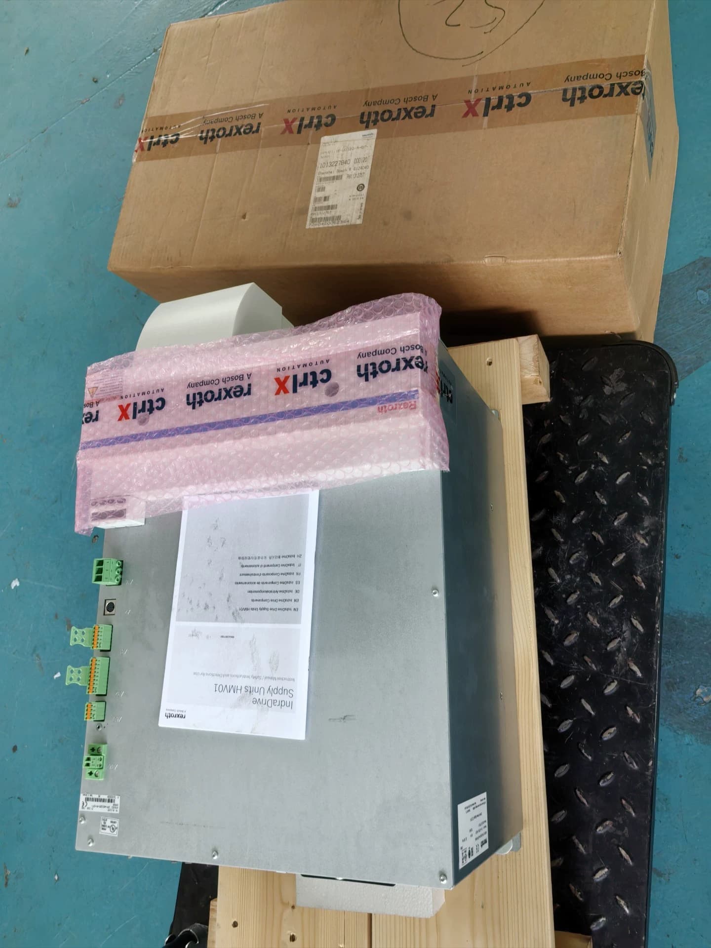 Visiškai naujas originalus Bosch Rexroth servo pavara HMV01.1R-W0120-A-07-NNNN servo variklis Greitas pristatymas