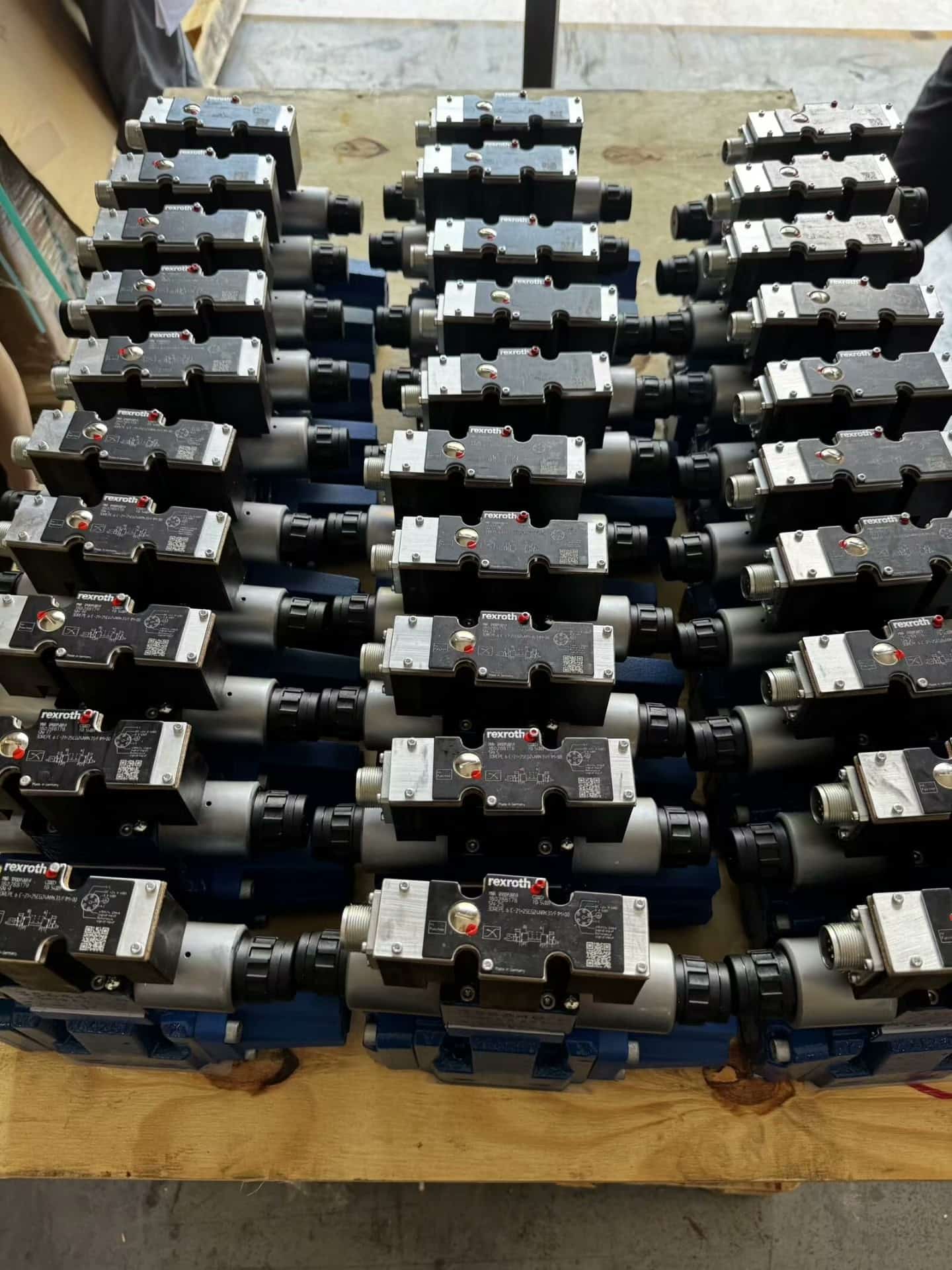 Visiškai naujas originalus Bosch Rexroth servo pavara Proporcinis vožtuvas 4WREQ6Q5-08-2X/V00-24PA63 servo variklis Greitas pristatymas
