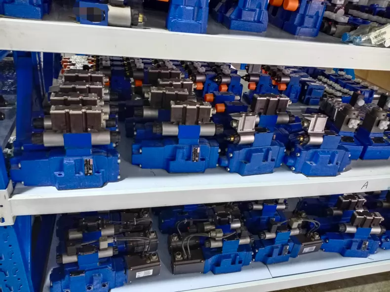 Visiškai naujas originalus Bosch Rexroth servo pavara Proporcinis vožtuvas 4WRZE25W8-325-7X/6EG24N9K31/F1D3M servo variklis Greitas pristatymas
