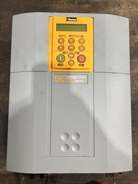 Visiškai naujas originalus Parker 598P-53260010-TP00-U4WP Servo pavaros kintamo dažnio pavaros servo variklių valdikliai Greitas pristatymas