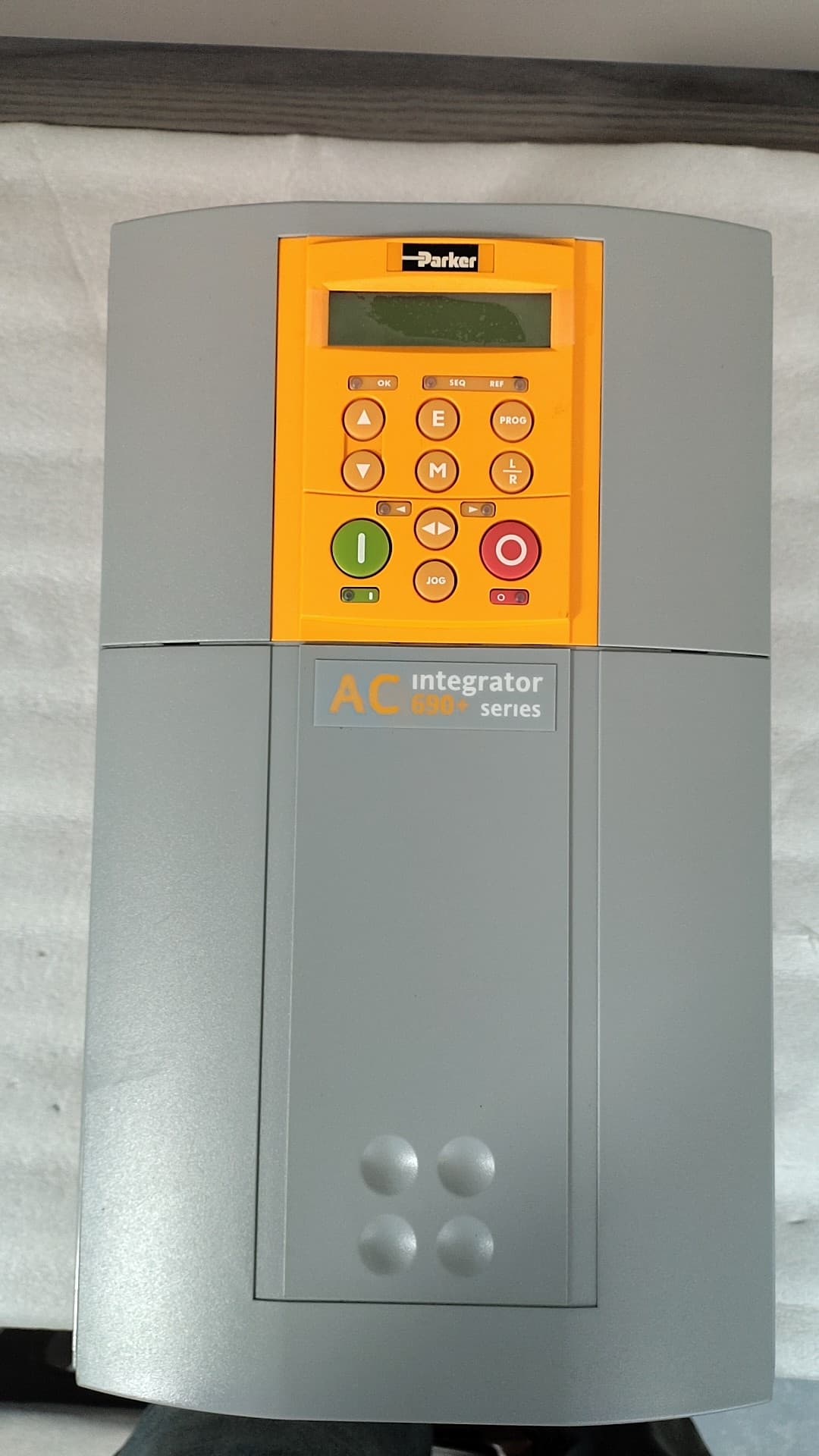Visiškai naujas originalus Parker 690-432230C0-B00P00-A400 Servo pavaros kintamo dažnio pavaros servo variklių valdikliai Greitas pristatymas
