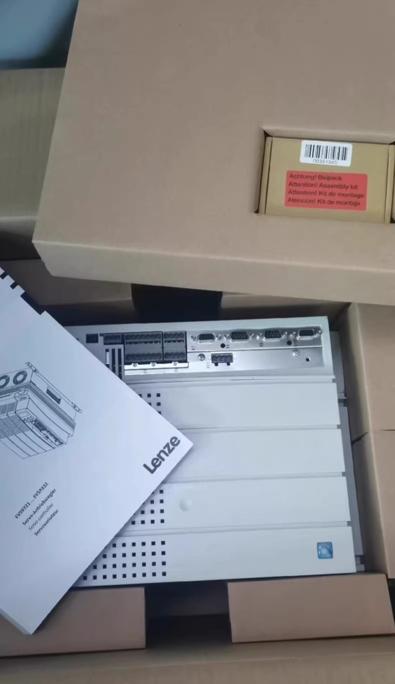Originalus naujas Lenze E82EV113-4C040 pramoninis I/O modulis FedEx DHL greitas pristatymas