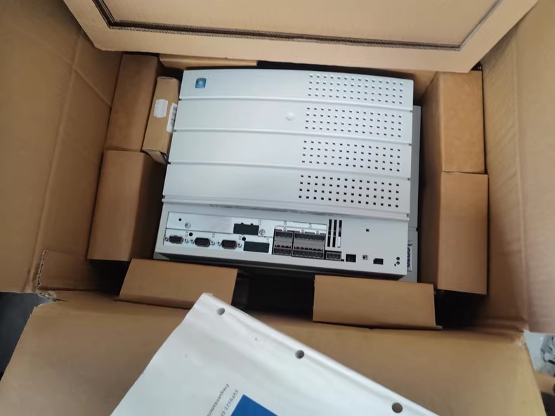 Originalus naujas Lenze E82EV153-4B201 pramoninis I/O modulis FedEx DHL greitas pristatymas