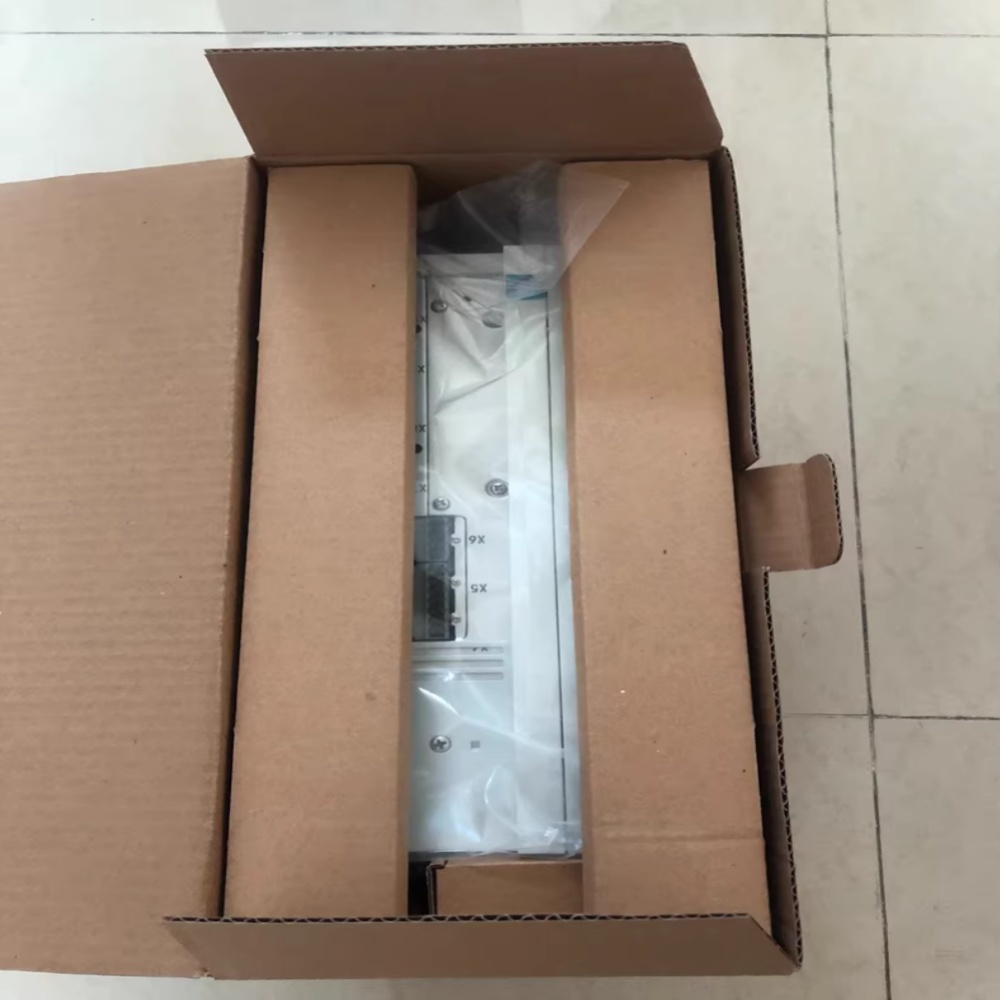 Originalus naujas Lenze E82ZAFAC010 pramoninis I/O modulis FedEx DHL greitas pristatymas