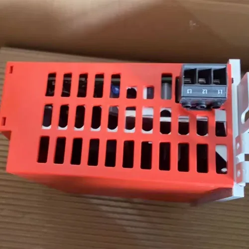 SEW EURODRIVE MC07B0011-5A3-4-00 dažnio keitiklis